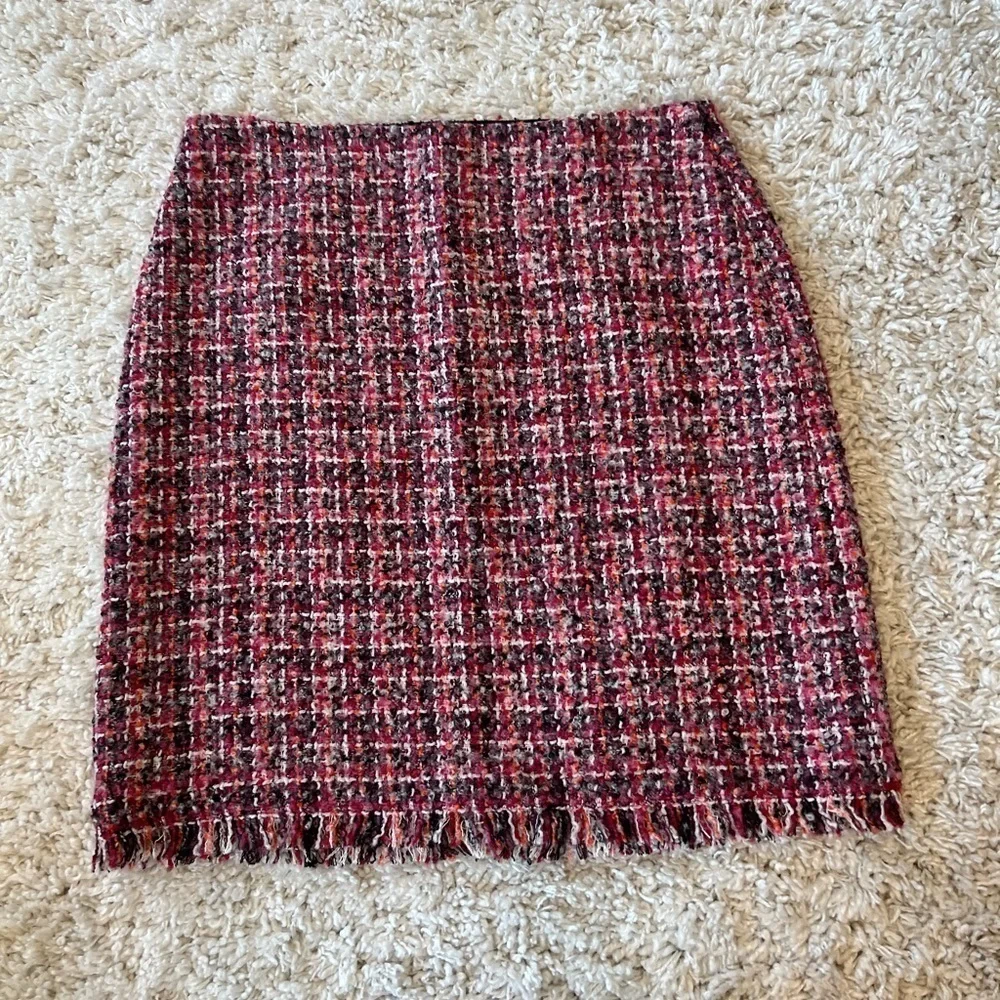 Talbots women’s red white black wool blend raw hem skirt size 10